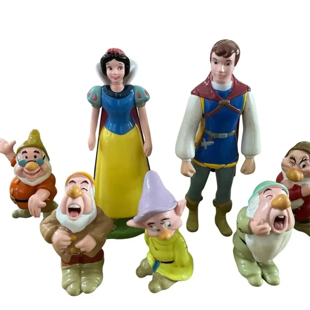 Snow White, The Prince and Seven Dwarfs Figurine Set
